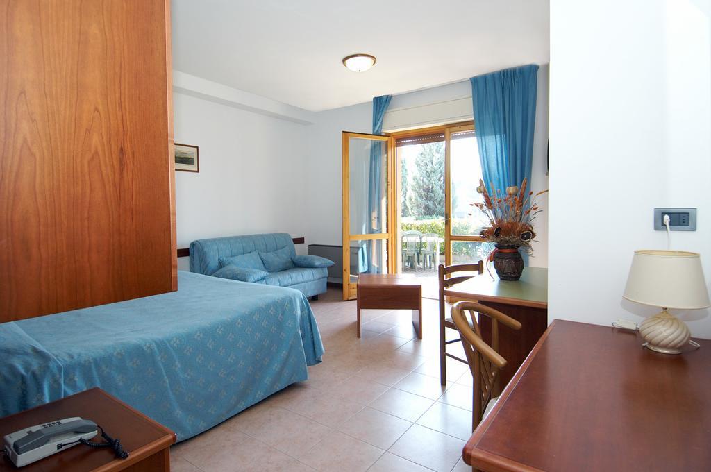 Hotel Ristorante Il Gabbiano Passignano sul Trasimeno Exterior foto